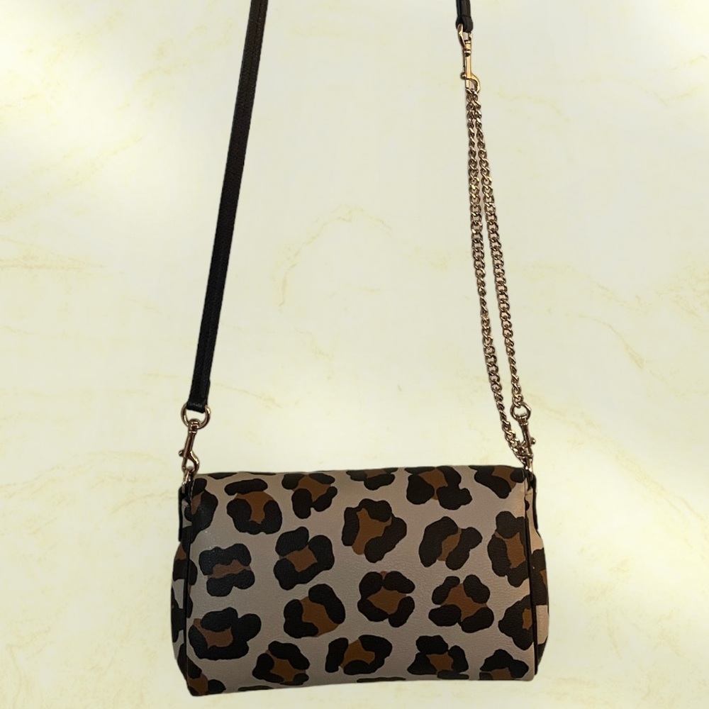 Small Coach purse with gold chain strap​ - Picture 7 of 9